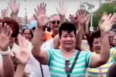 ¡BUENÍSIMO! Les amenazaron con cerrar el centro si aplaudían y ellos hicieron esto (+Video)