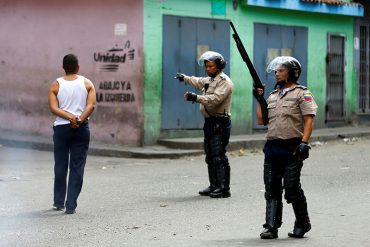 ¡ATENCIÓN! Más de 20 detenidos tras allanamientos en La Vega: denuncian que pretenden «sembrarles» drogas