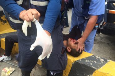 ¡VIOLENTA REPRESIÓN! Herido joven en la marcha opositora: Asegura que la policía lo golpeó