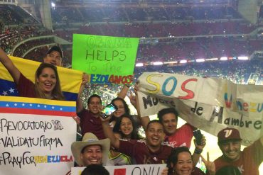 ¡AQUÍ ESTÁN! 5 mensajes matadores que se leyeron en las pancartas del juego de la Vinotinto