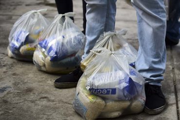 ¡MISERABLES! Niegan bolsas de comida a personas por tener “cara de escuálidos”