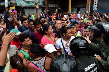 ¡ABUSADORES! GNB dispersó a golpes protesta por comida en la Panamericana