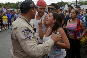 ¡ASÍ SOLUCIONAN TODO! Detuvieron a 12 personas durante protesta por comida en Anzoátegui