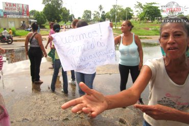 ¡NO SE LA CALAN! Vecinos hartos de no recibir bolsas del Clap trancan avenida en San Félix