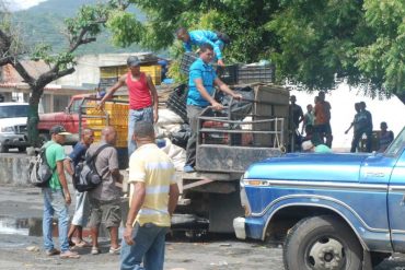 ¡INDIGNANTE! Saquean mercado a cielo abierto en Puerto Cabello