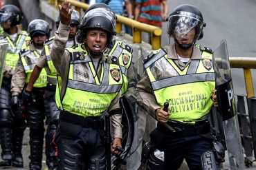 ¡LO DIJO! Director de la PNB confiesa que no tienen armas para responder a colectivos (+Video)