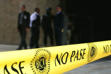 ¡HABLA UN TESTIGO!  Pistolero que ingresó al BCV quería matar a Maduro