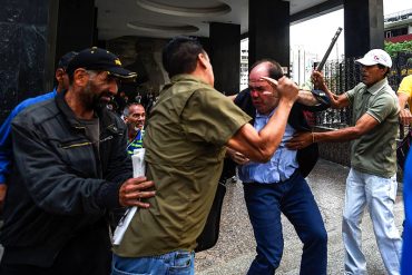 ¡FOTO DEL DÍA! El momento exacto de la agresión de colectivos a Julio Borges (¿Aló, Fiscalía?)