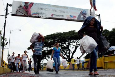 ¡QUÉ ABUSO! Cobran hasta 300 dólares para pasar un carro por la frontera hacia Colombia