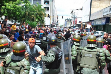 ¡BALANCE DEL HAMBRE! 3 heridos y 9 detenidos en protestas por comida en Maturín