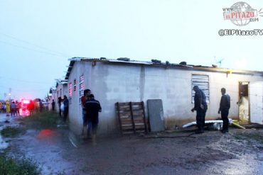 ¡QUÉ RESISTENTES! Fuertes lluvias volaron los techos en casas de la Misión Vivienda