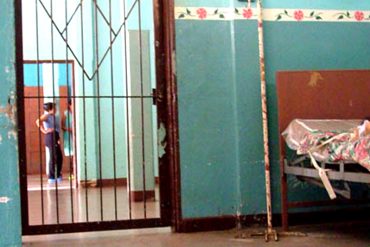 ¡EL CAOS SE SALE DE CONTROL! Robaron comida en Hospital Psiquiátrico de Maracaibo