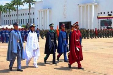 ¡BIEN BUENO! César Miguel Rondón critica a militares con capa: “¿Son para volar?”