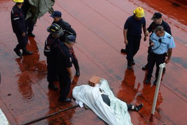 ¡LAMENTABLE! Mujer se persignó y se dejó caer del Hospital Central de San Cristóbal