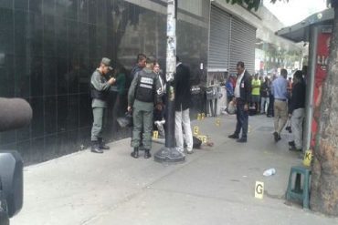 ¡LO ÚLTIMO! Tiroteo en El Recreo dejó un delincuente muerto y una mujer herida