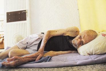 ¡PARTE EL ALMA! Aparecen los familiares del abuelito abandonado y no creerás lo que dijeron