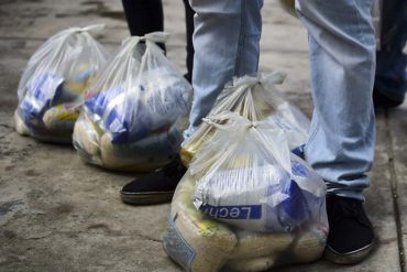 ¡REPARTIENDO MISERIA! En estas deplorables condiciones llegan las bolsas de los CLAP (+Foto)