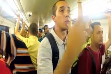 ¡TOCA EL ALMA! Jóvenes sorprenden a los venezolanos en el Metro con este hermoso regalo (+Video)