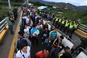 ¡DESESPERADOS! Entre 1.500 y 8.000 venezolanos salen a diario de Colombia a otros países