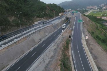 ¡LO QUE FALTABA! Inauguran distribuidor Hugo Chávez en la Panamericana