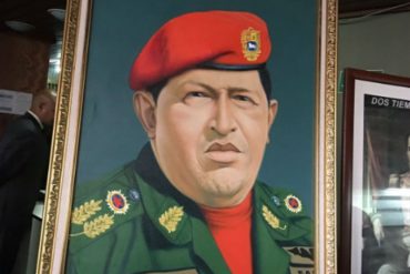 ¡MIENTRAS EL PUEBLO PASA HAMBRE! Inauguran galería de arte «Expo Chávez Vive 2016» (+Fotos)