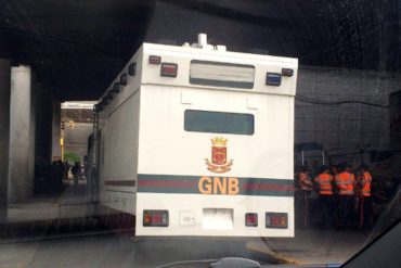 ¡ATENCIÓN! Reportan presencia de tanquetas antimotines de la GNB en varias zonas (+Fotos)