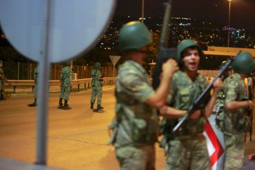 ¡URGENTE! Golpe de Estado en Turquía: Militares controlan todo, presidente huye y pide asilo