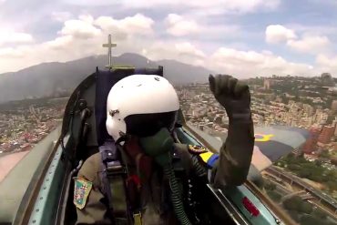 ¡PÍLLALO! Este militar se grabó pilotando un millonario sukhoi de los que importó Maduro (+Video)