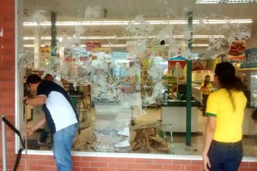 ¡LO QUE HAY ES HAMBRE! Saquearon supermercado en Táchira en busca de alimentos (+Video)