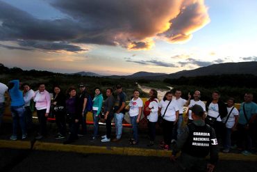 ¡INCREÍBLE! Cancillería colombiana: Más de 35.000 venezolanos cruzaron la frontera (+Fotos)