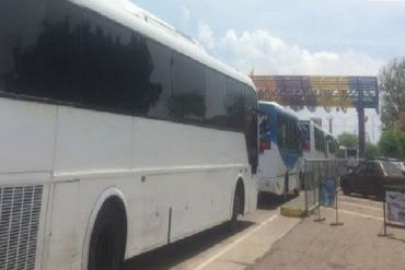 ¡INCONSTITUCIONAL! GN en el Puente sobre el Lago: “Esos buses tíramelos pa atrás”