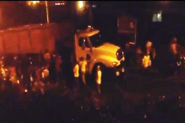 ¡SIGUE LA ANARQUÍA! Saquean camión que transportaba refrescos en el estado Táchira