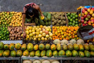 ¿CON QUÉ SE COME ESO? Sundde anunció que establecerá “precios referenciales” de frutas y hortalizas