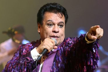 ¡VEA! La foto con la que el exmánager de Juan Gabriel comprueba que el artista «está vivo» (+ Imagen)