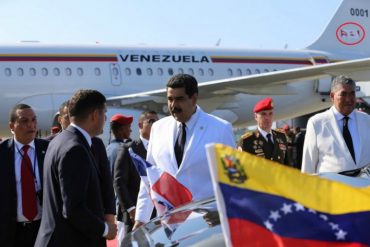 ¡QUÉ BONITO! Los ojitos de chávez adornan el avión presidencial