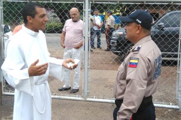 ¡PARADA OBLIGADA! Cuerpos de seguridad retuvieron al padre Bastidas en Guárico: revisaron sus documentos