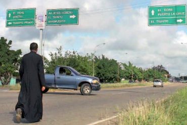 ¡VALIENTE! Más de 500 personas recibieron al padre Bastidas en Valle de la Pascua