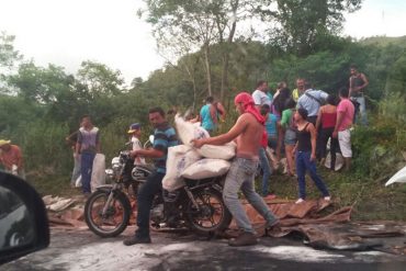 ¡SALVAJISMO! Saquearon camión de azúcar en la autopista Lara – Zulia