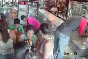 ¿HAMBRE O VANDALISMO? Las dramáticas imágenes del saqueo a una panadería en Venezuela (+ Video)