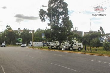 ¡DESESPERADOS! Tanquetas de la GNB intimidan zona de Puerto Ordaz donde pasará marcha opositora del jueves