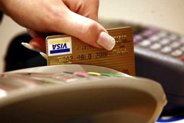 ¡LE INTERESA! Estas son las nuevas comisiones que la banca cobrará a comercios por pagos con tarjetas de crédito y débito