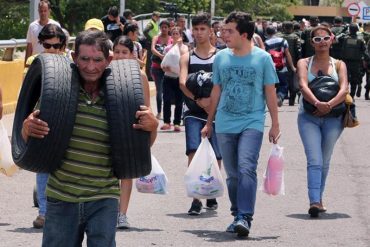 ¡EN LA FRONTERA! Gastó 150 mil bolívares en comida «por si se arrepienten y vuelven a cerrar»