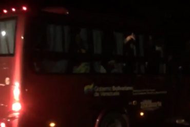 ¡CINISMO! Mientras buses de opositores eran retenidos en las vías del país, así pasaban los chavistas