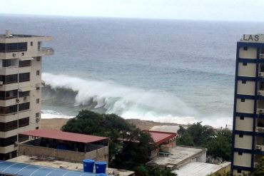 ¡NO TE LO PIERDAS! Así están las playas venezolanas mientras pasa el huracán Matthew (+Video +Fotos)