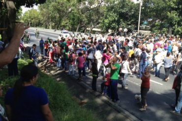 ¡NO SE LA CALAN! Vecinos de Hornos de Cal protestaron por retraso de bolsas CLAP y se las cantaron al gobierno