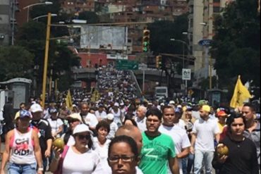 ¡POR ESTO TIEMBLA MIRAFLORES! Bajaron los cerros y se unieron a la Toma de Caracas (+Video)