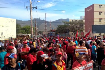 ¡BOCHORNOSO! Chavistas «toman» Villa Rosa para mostrar supuesto «apoyo a Nicolás» (¡3 pelagatos!)