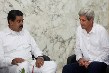 ¡REGAÑA’O! La cara de Maduro cuando Kerry le hablaba sobre «preocupante situación en Venezuela»