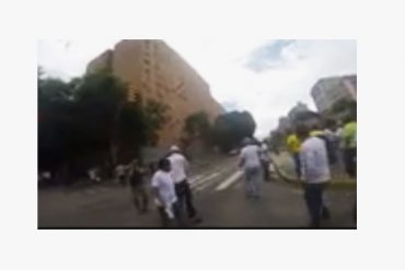 ¡SALVAJISMO DESATADO! Habitantes de una Misión Vivienda agredieron a la marcha opositora (Video)