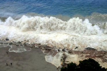 ¡ALERTA! Restringen acceso a playas de Anzoátegui por fuerte oleaje y mar de fondo